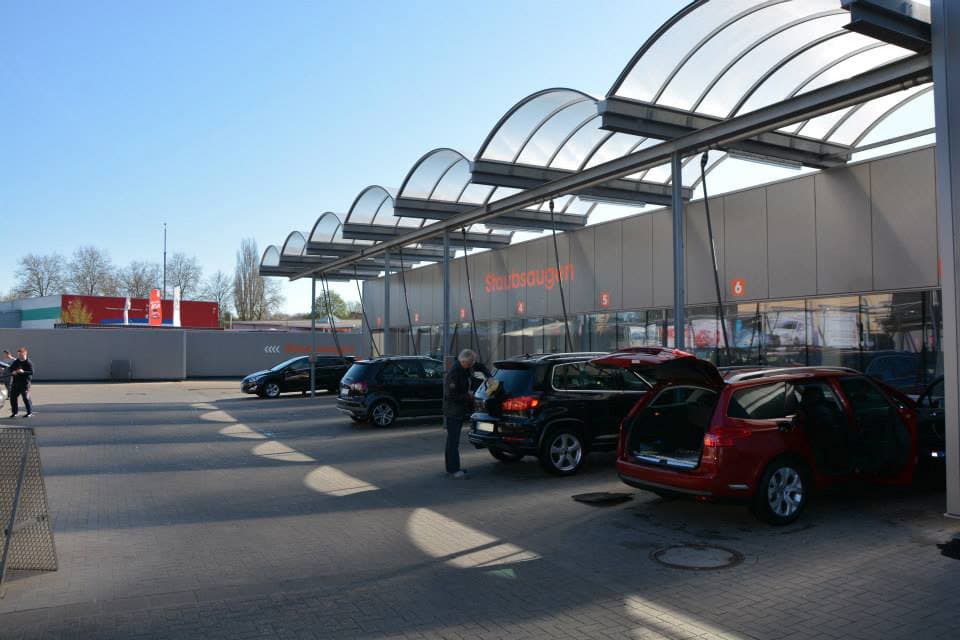 SB-Staubsauger-Station mit Saugschlauch und Druckluft beim Schaumkönig
